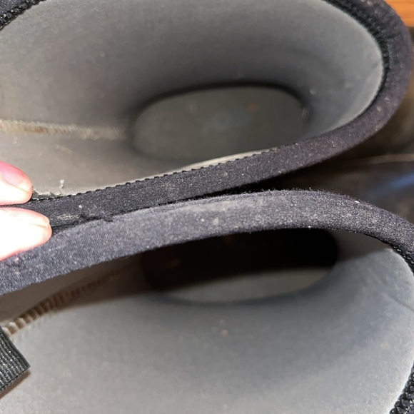 Youth Bogs kids size 6 Classic black waterproof slip on -30 degrees warm boots - Picture 5 of 10